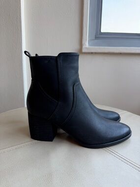 Naturalizer Soul Women’s Black Ankle Boot Size 10
